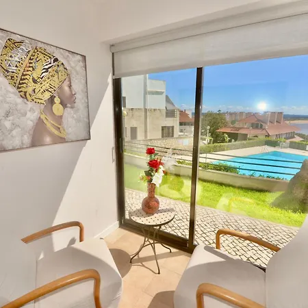 Bay São Martinho do Porto